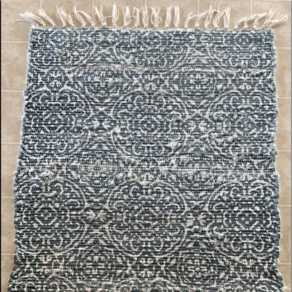 Rug - Picture 2 of 3